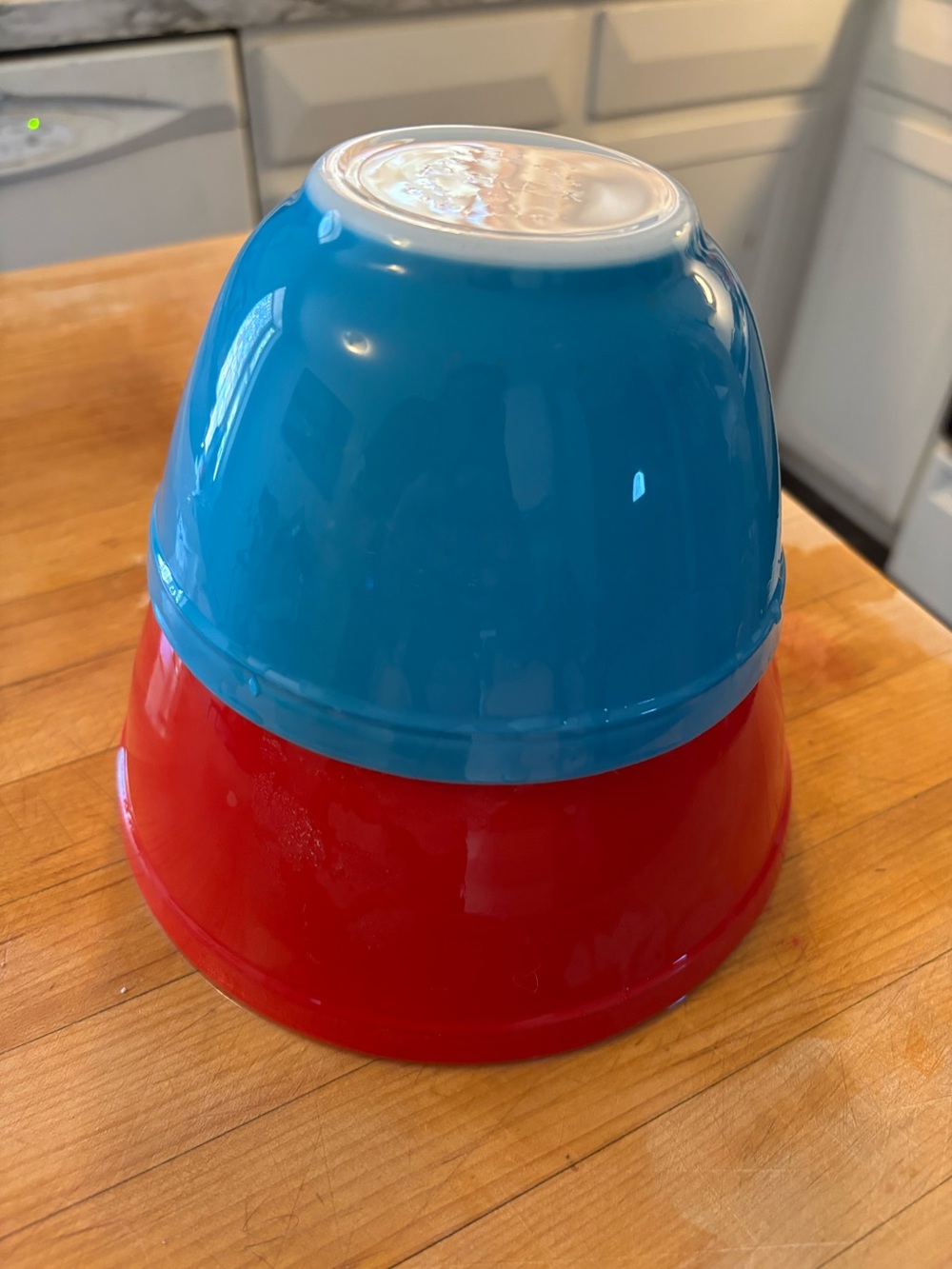 Pyrex Primary Set Of 2 Nesting Mixing Bowls #401 #402 Blue & Red